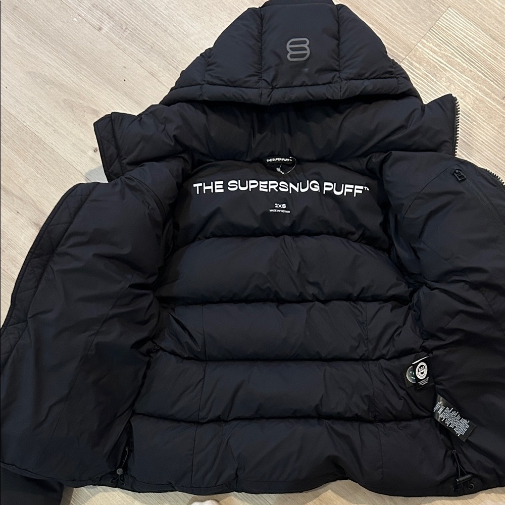 Aritzia super puff jacket shorty in black - Picture 4 of 8